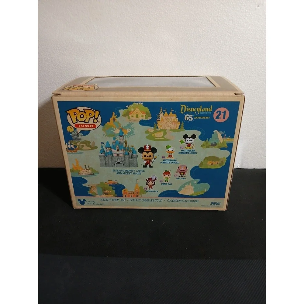Funko POP! Town Disneyland 65th Anniversary Sleeping Beauty Castle Mickey 21